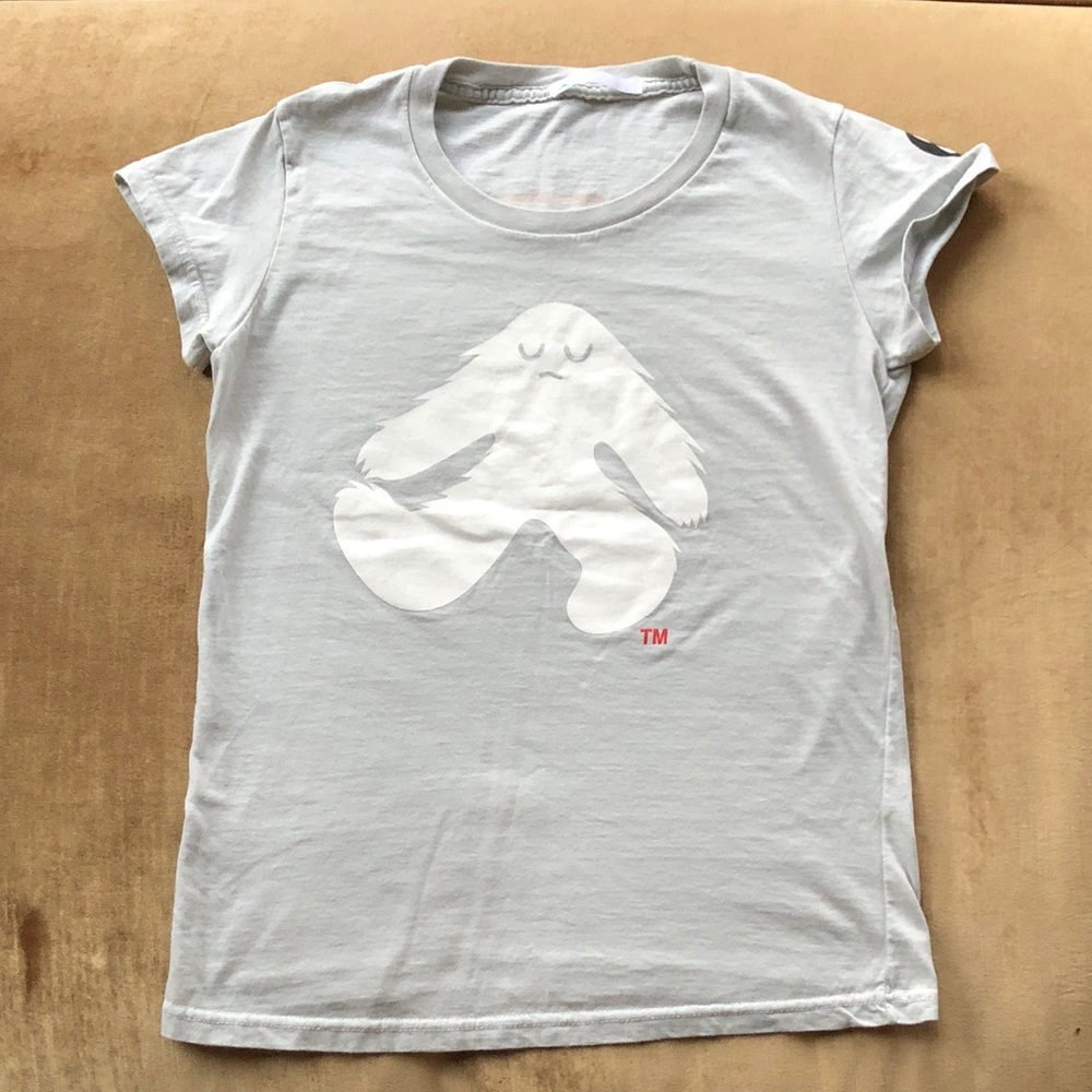 Softest fabric XS Tee light grey Print front Back Sleeve Great Layer Cool look